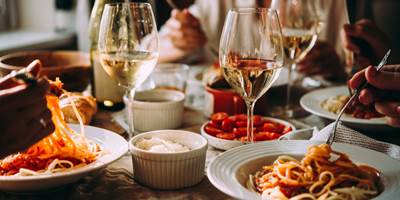 repas-convivial-around